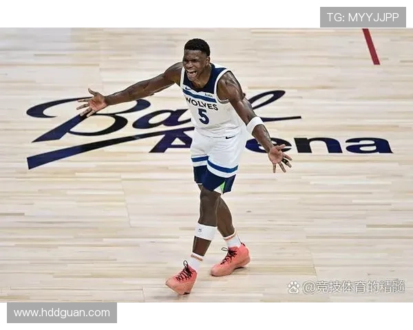 亨特表现出色16投8中三分命中率高达33贡献20分7篮板2抢断正负值高达19